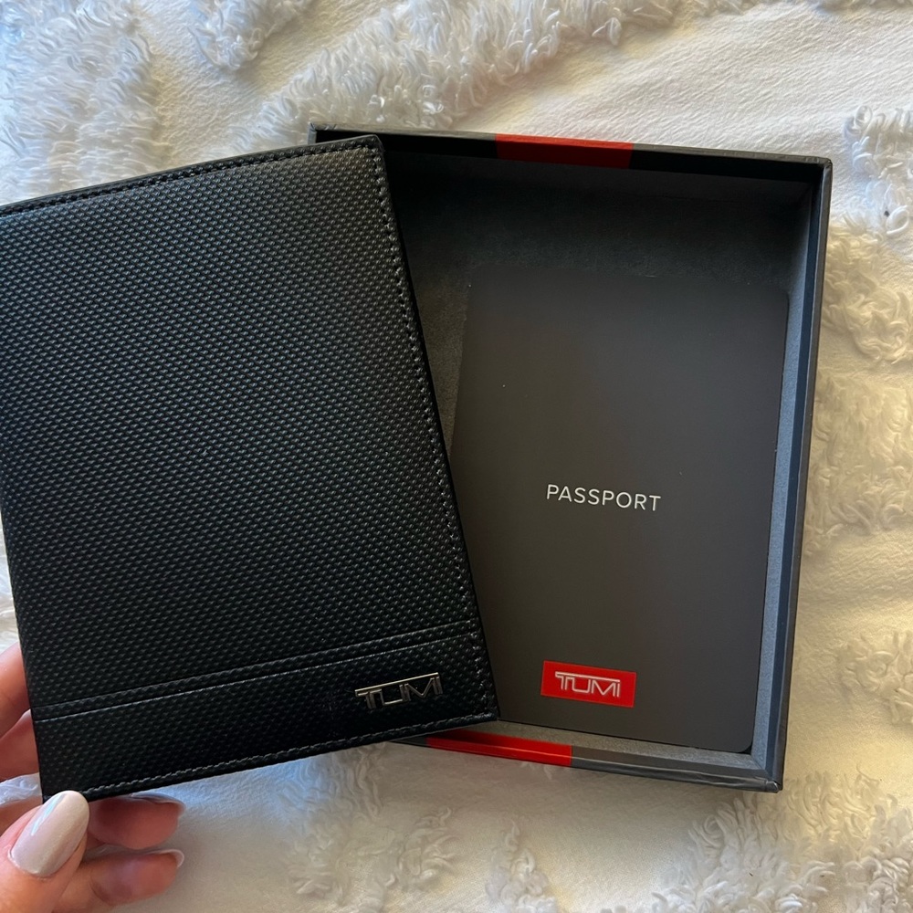 NWT Tumi Passport Case Holder